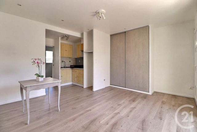 Appartement T2 à vendre - 2 pièces - 32.74 m2 - ST RAPHAEL - 83 - PROVENCE-ALPES-COTE-D-AZUR - Century 21 Sud Habitat